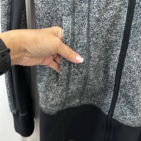 Lululemon Daily Practice Jacket
Rio Mist White Black / Deep Coal - Picture 13 of 16